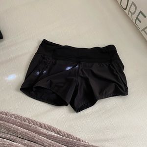 black lululemon shorts